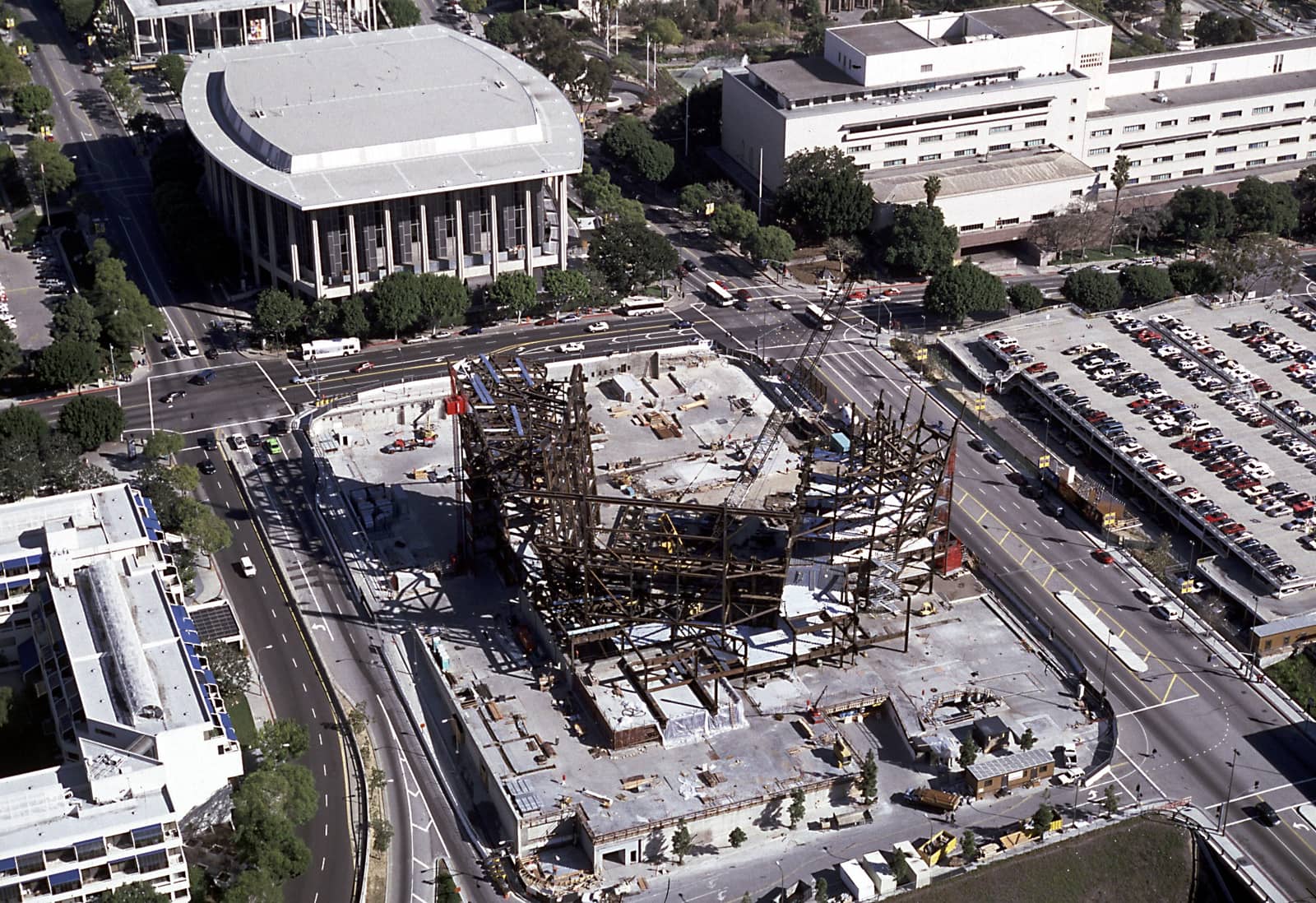 Aerial view of the Walt Disney Concert Hall construction site